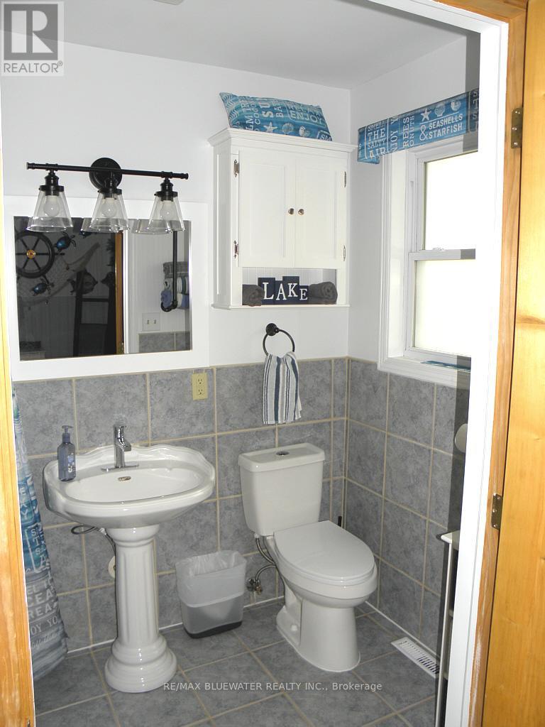 6238 London Road, Lambton Shores, Ontario  N0N 1J0 - Photo 21 - X12091722