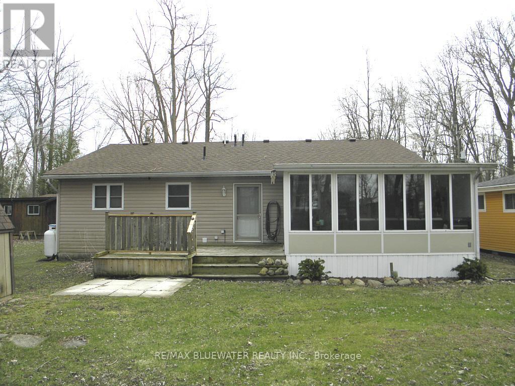 6238 London Road, Lambton Shores, Ontario  N0N 1J0 - Photo 5 - X12091722