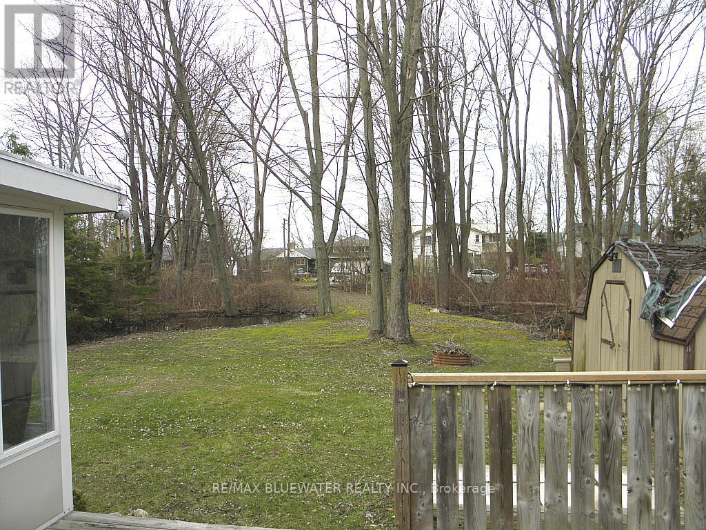 6238 London Road, Lambton Shores, Ontario  N0N 1J0 - Photo 6 - X12091722