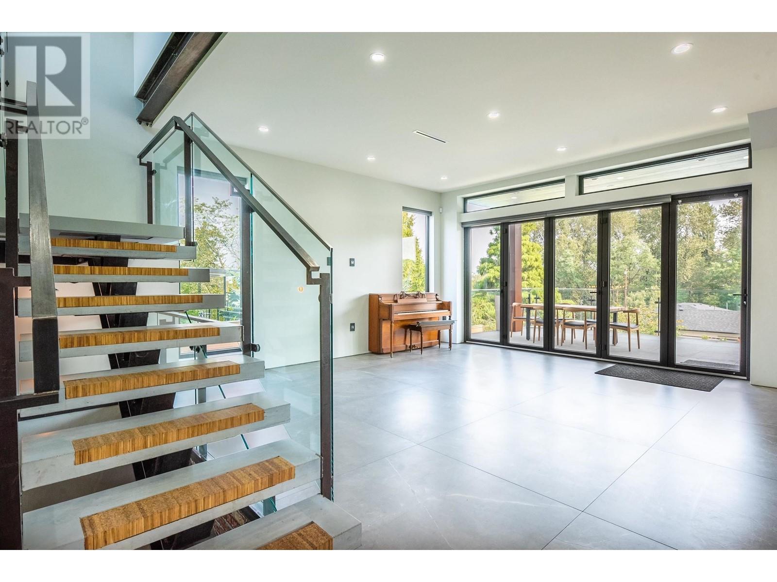 Property at 6192 ELGIN AVENUE image 3