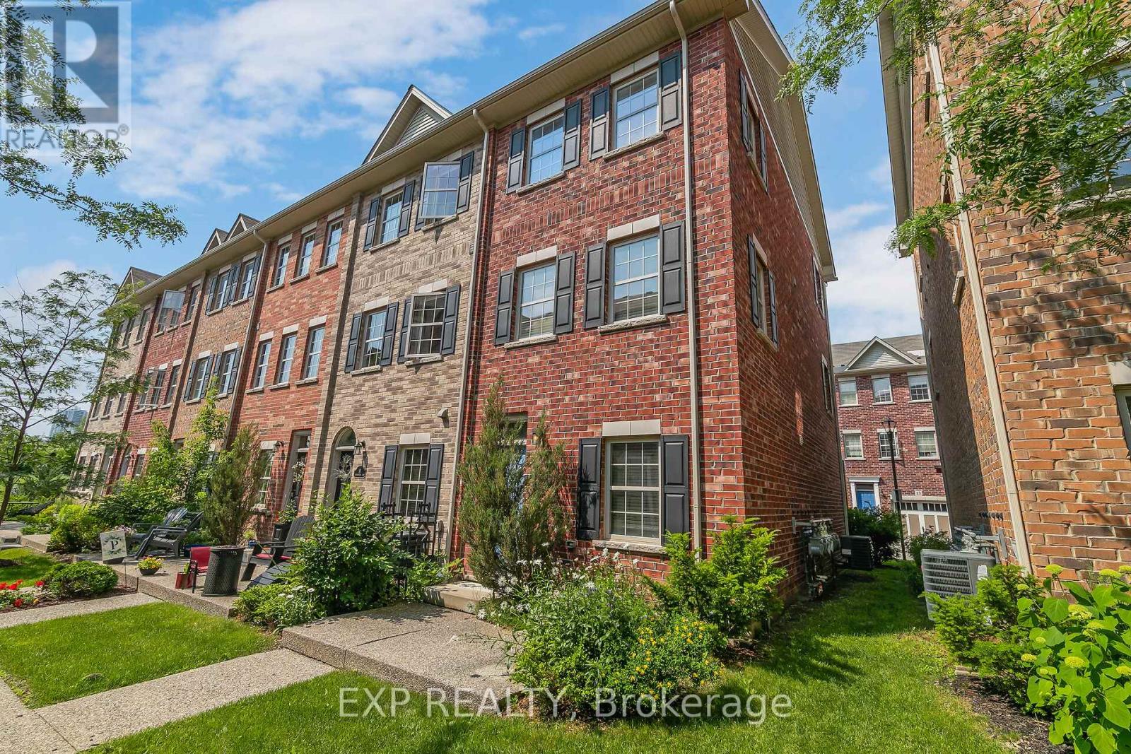Property at 12 OXFORDSHIRE LANE image 1