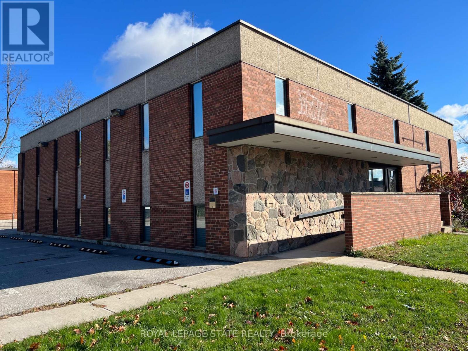 111 Broad Street E, Haldimand, Ontario  N1A 1S6 - Photo 1 - X12091739