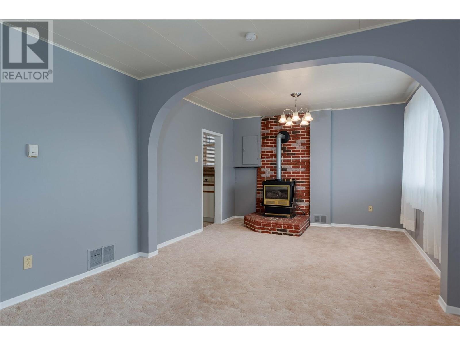 Property at 916 Nelson Avenue image 5