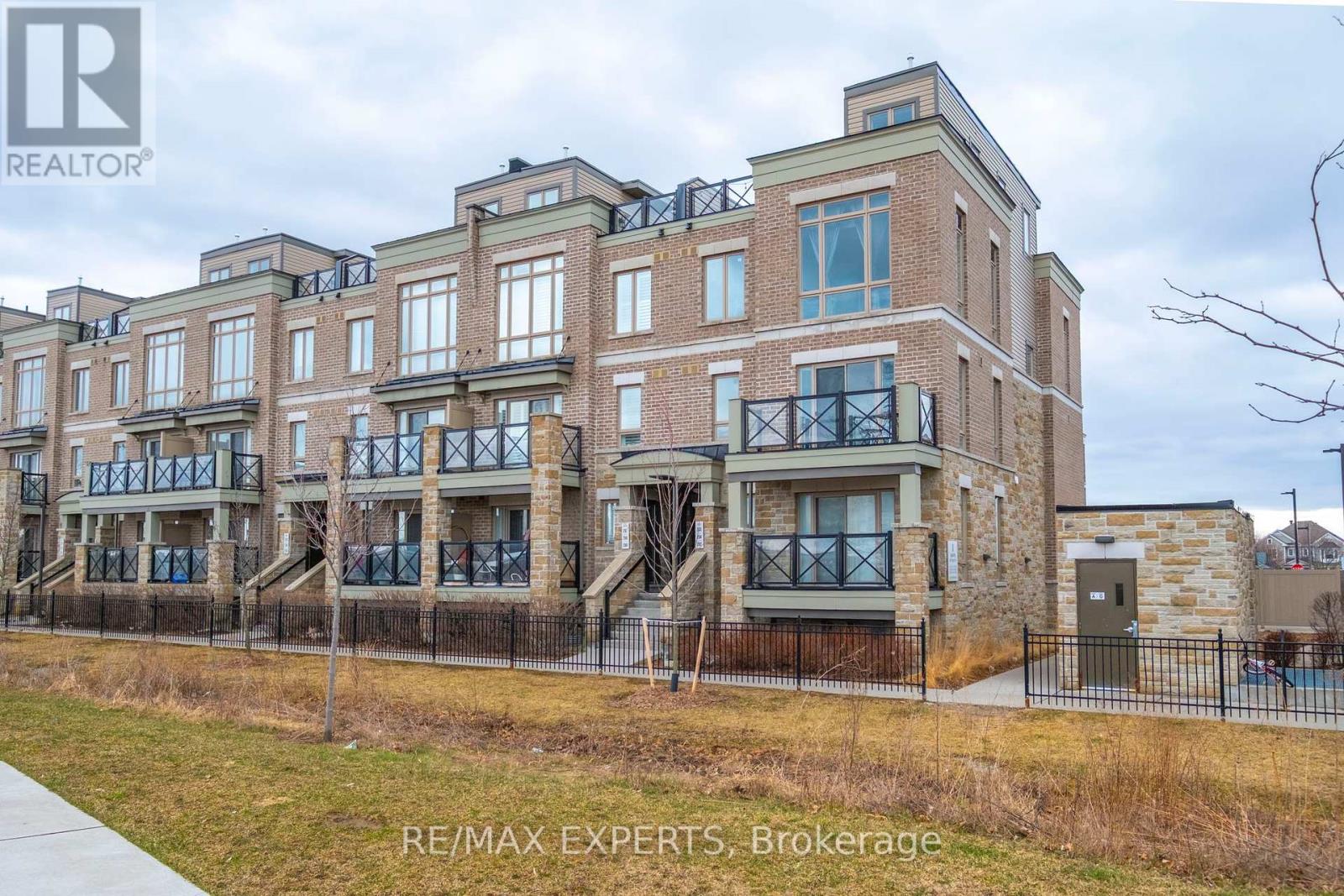 Property at 204 - 10 DUNSHEATH WAY image 2