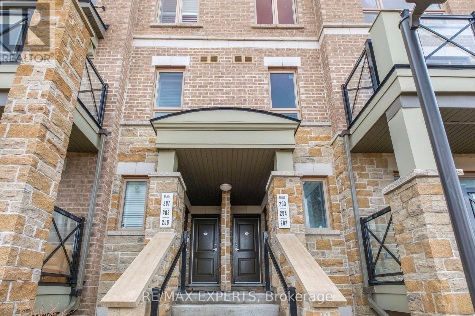 Property at 204 - 10 DUNSHEATH WAY image 3