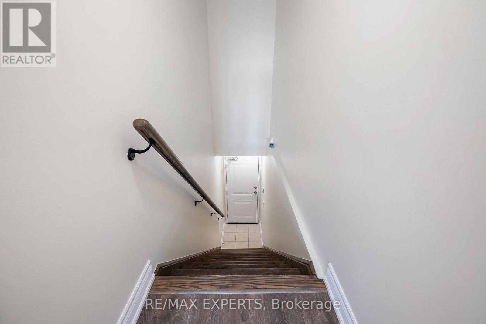 Property at 204 - 10 DUNSHEATH WAY image 5