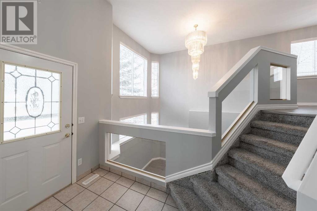 Property at 8007 Laguna Way NE image 3