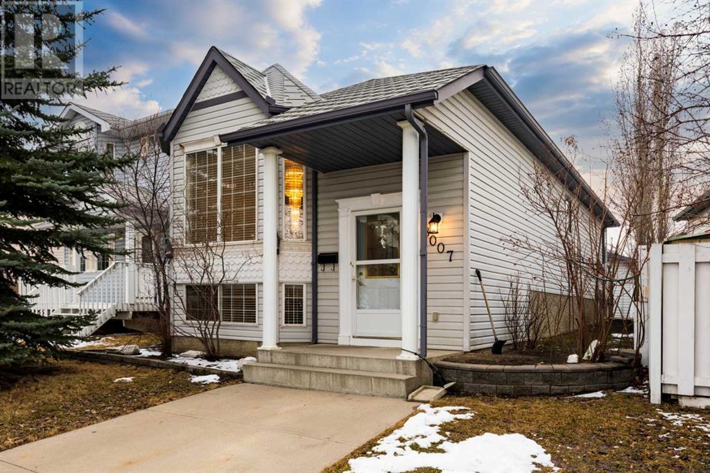Property at 8007 Laguna Way NE image 1