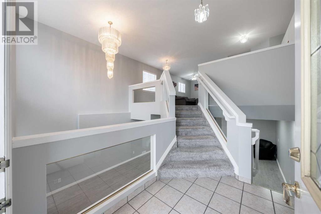 Property at 8007 Laguna Way NE image 4