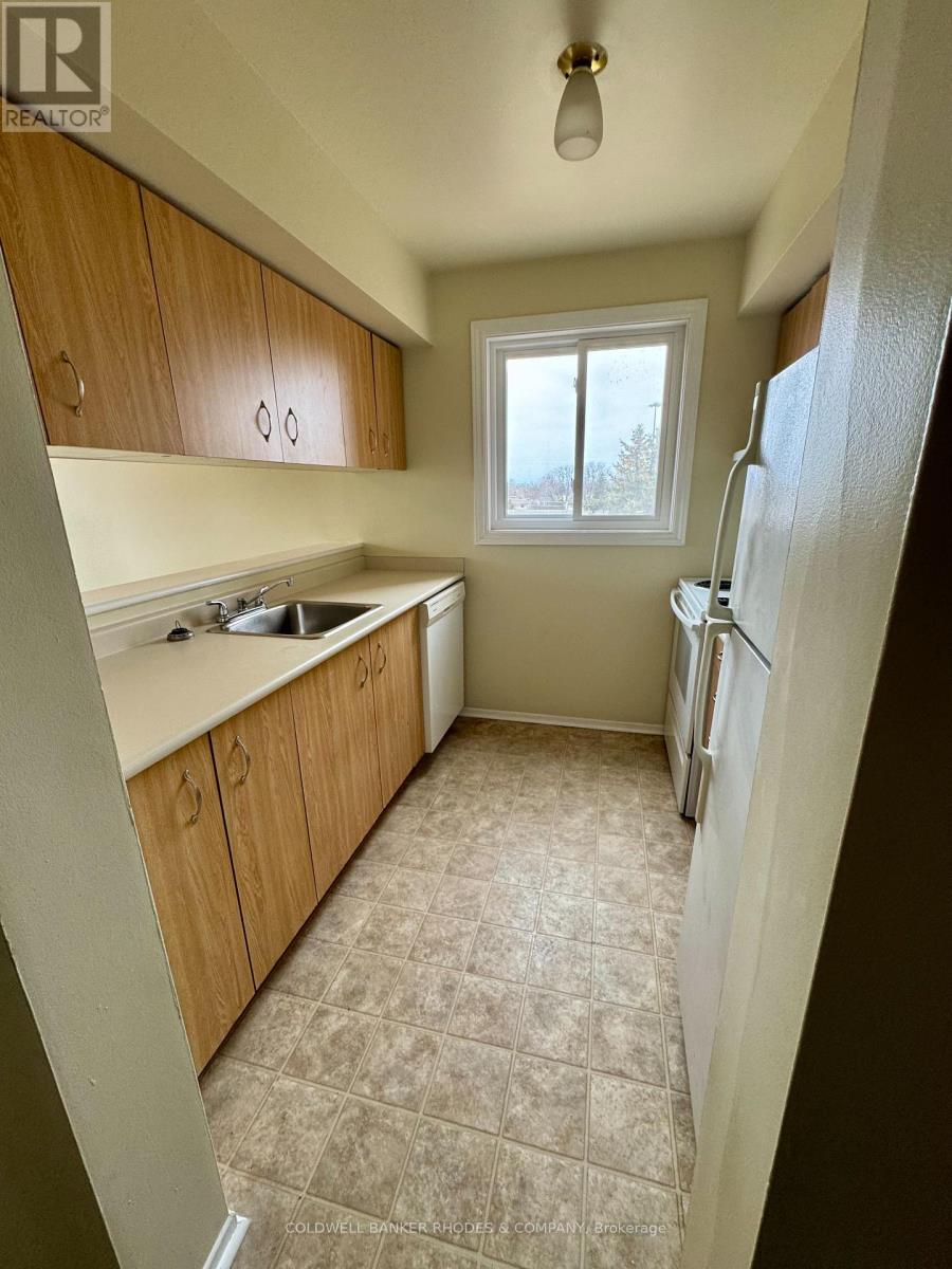 302 - 325 Centrum Boulevard, Ottawa, Ontario  K1E 3W8 - Photo 4 - X12091770