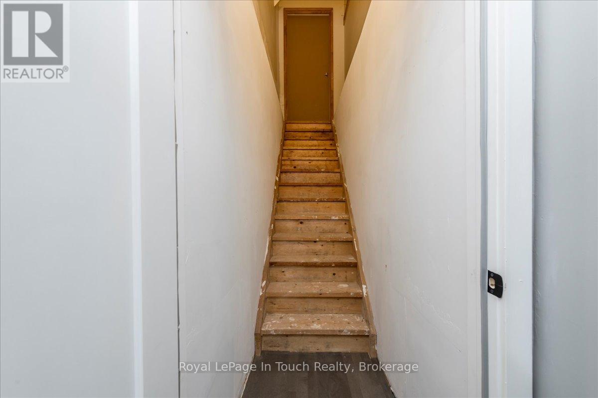 93 Edward Street, Penetanguishene, Ontario  L9M 1J3 - Photo 27 - S12091779