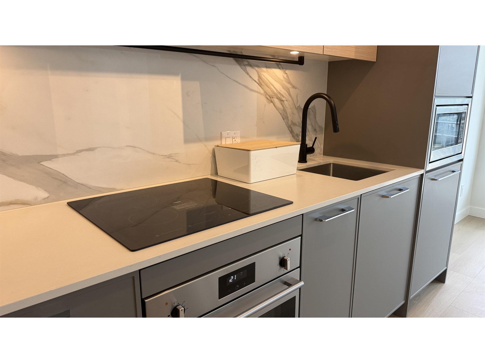 512 13725 George Junction, Surrey, British Columbia  V3T 4Y3 - Photo 4 - R2991072