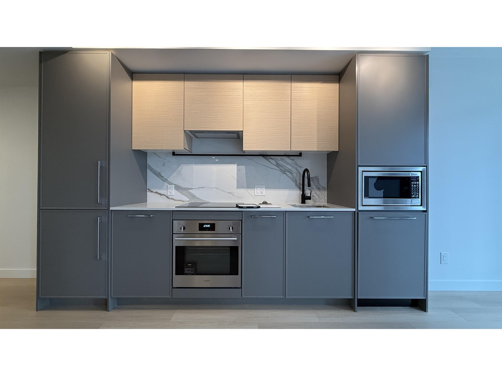 512 13725 George Junction, Surrey, British Columbia  V3T 4Y3 - Photo 2 - R2991072