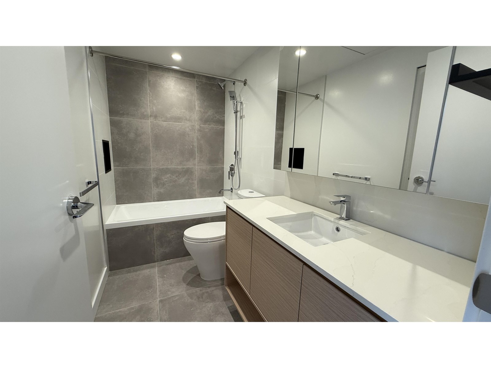512 13725 George Junction, Surrey, British Columbia  V3T 4Y3 - Photo 9 - R2991072
