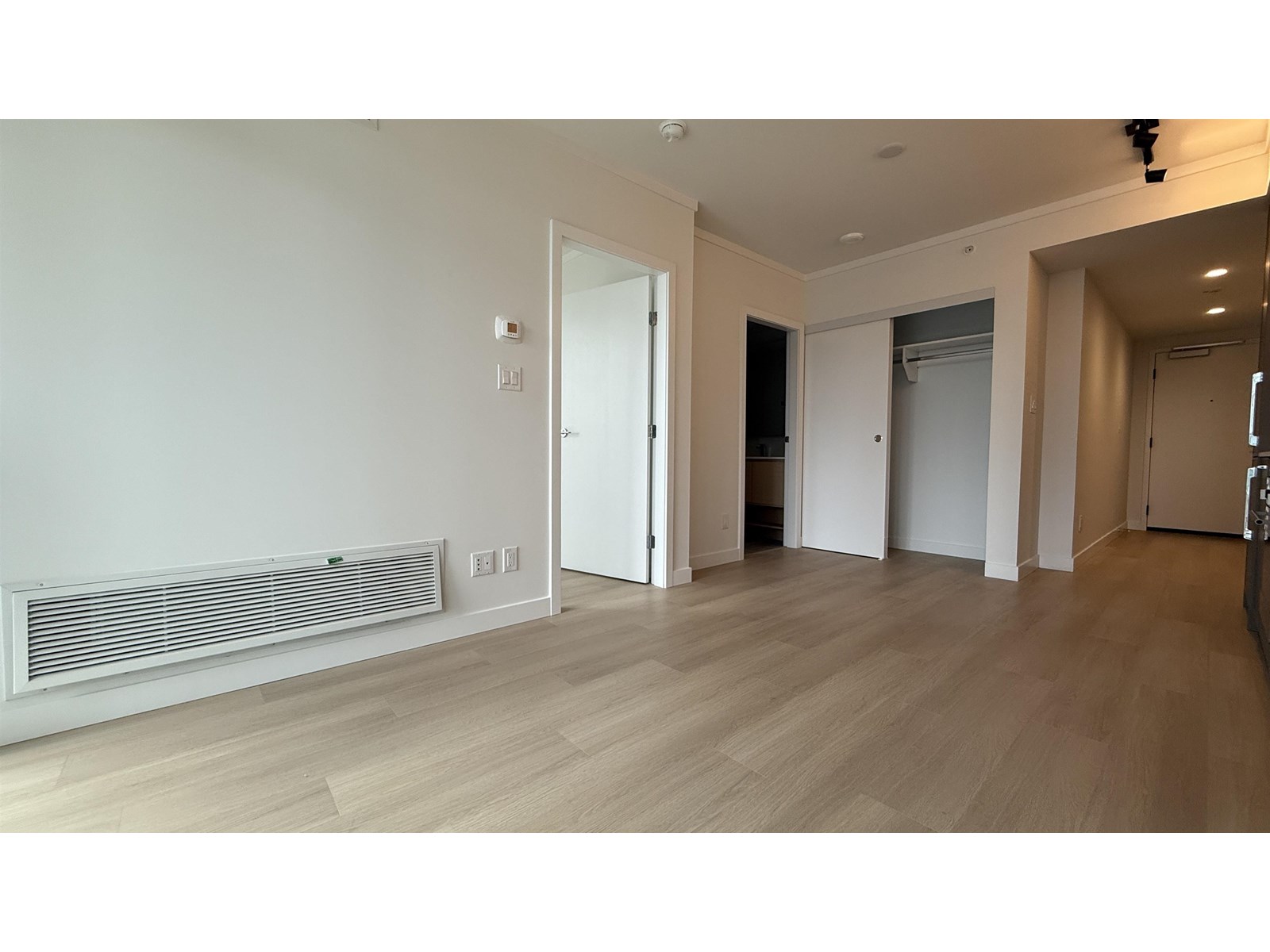 512 13725 George Junction, Surrey, British Columbia  V3T 4Y3 - Photo 10 - R2991072