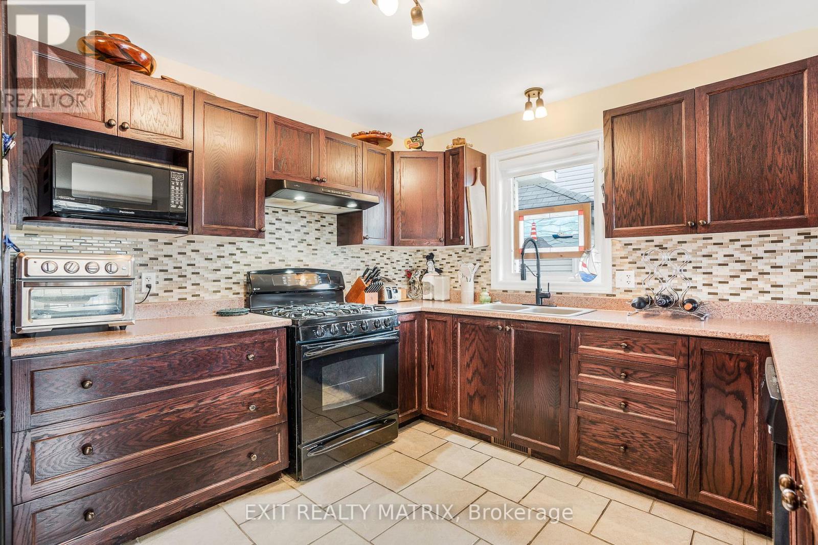 569 Emerald Street, Clarence-Rockland, Ontario  K4K 0B9 - Photo 11 - X12091793