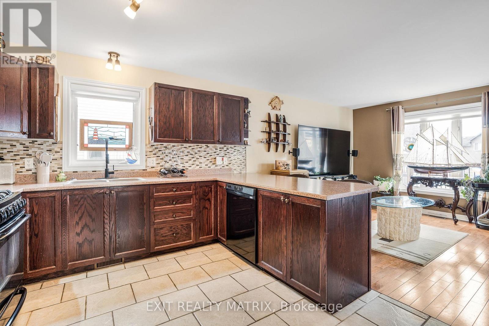 569 Emerald Street, Clarence-Rockland, Ontario  K4K 0B9 - Photo 12 - X12091793