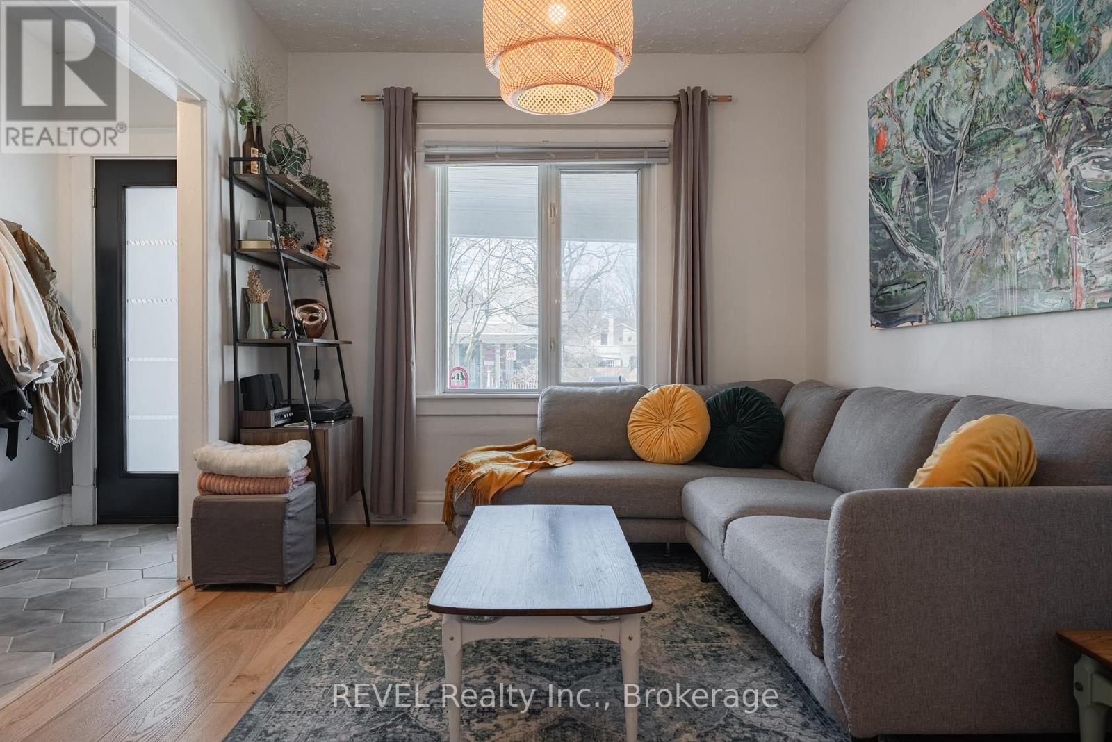 48 1/2 Wellington Street, St. Catharines (Downtown), Ontario  L2R 5R1 - Photo 5 - X12091801
