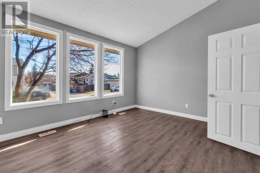 Property at 111 Pinemill Mews NE image 2