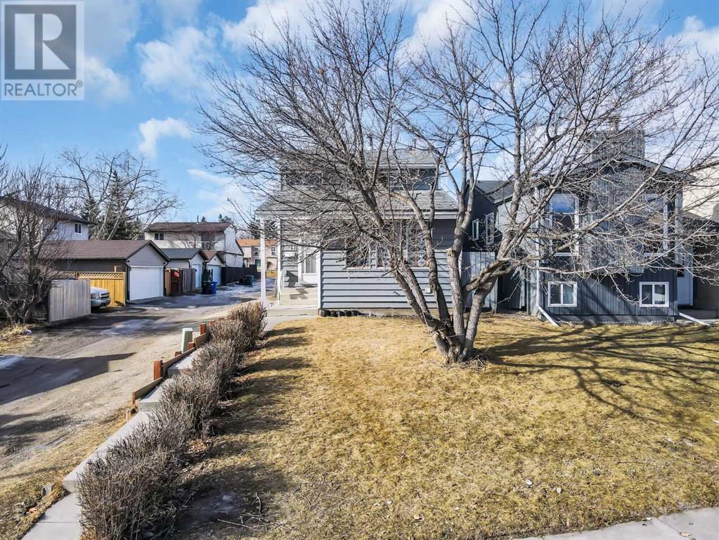 Property at 111 Pinemill Mews NE image 1