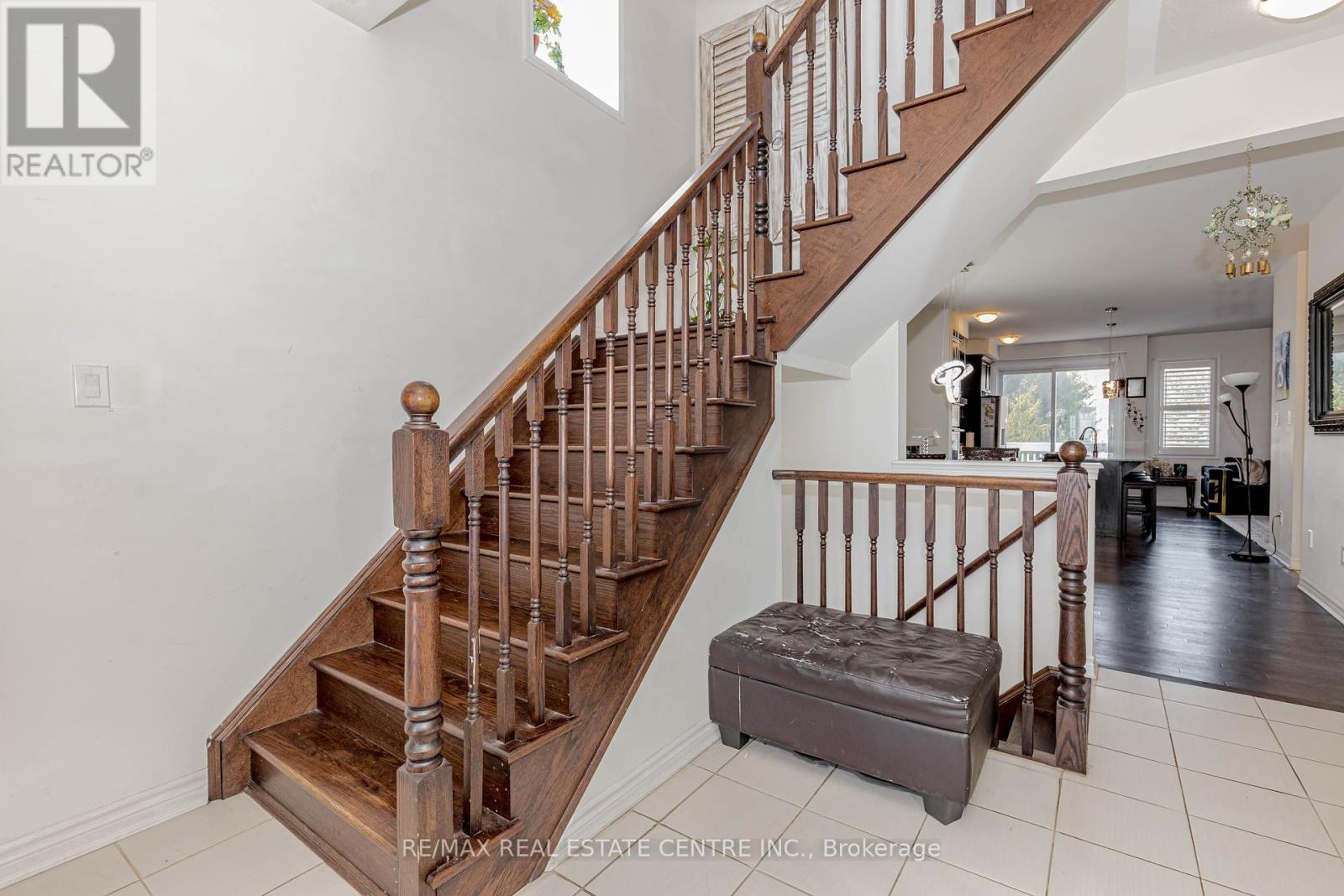 Property at 340 SHADY GLEN CRESCENT image 5