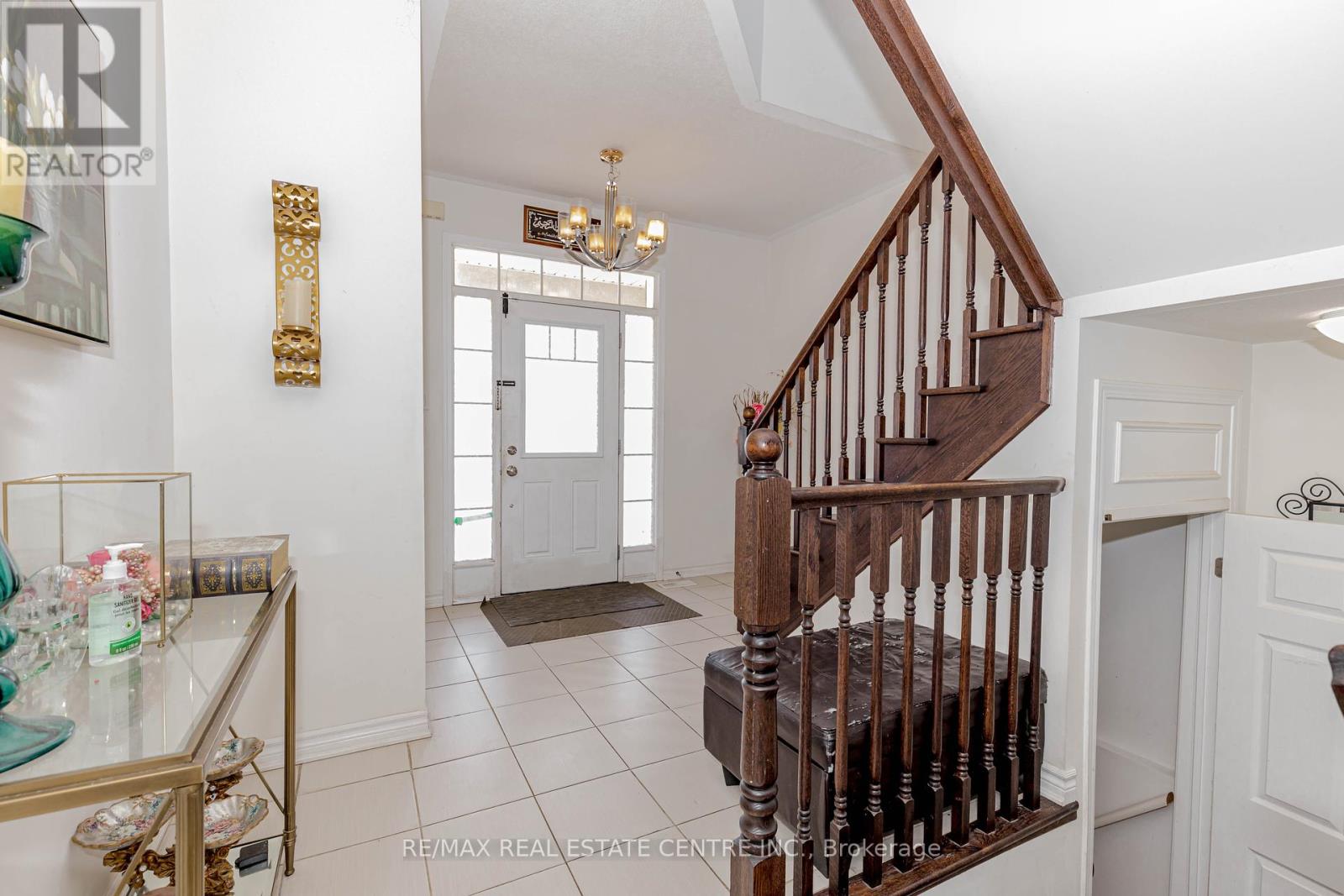 Property at 340 SHADY GLEN CRESCENT image 4