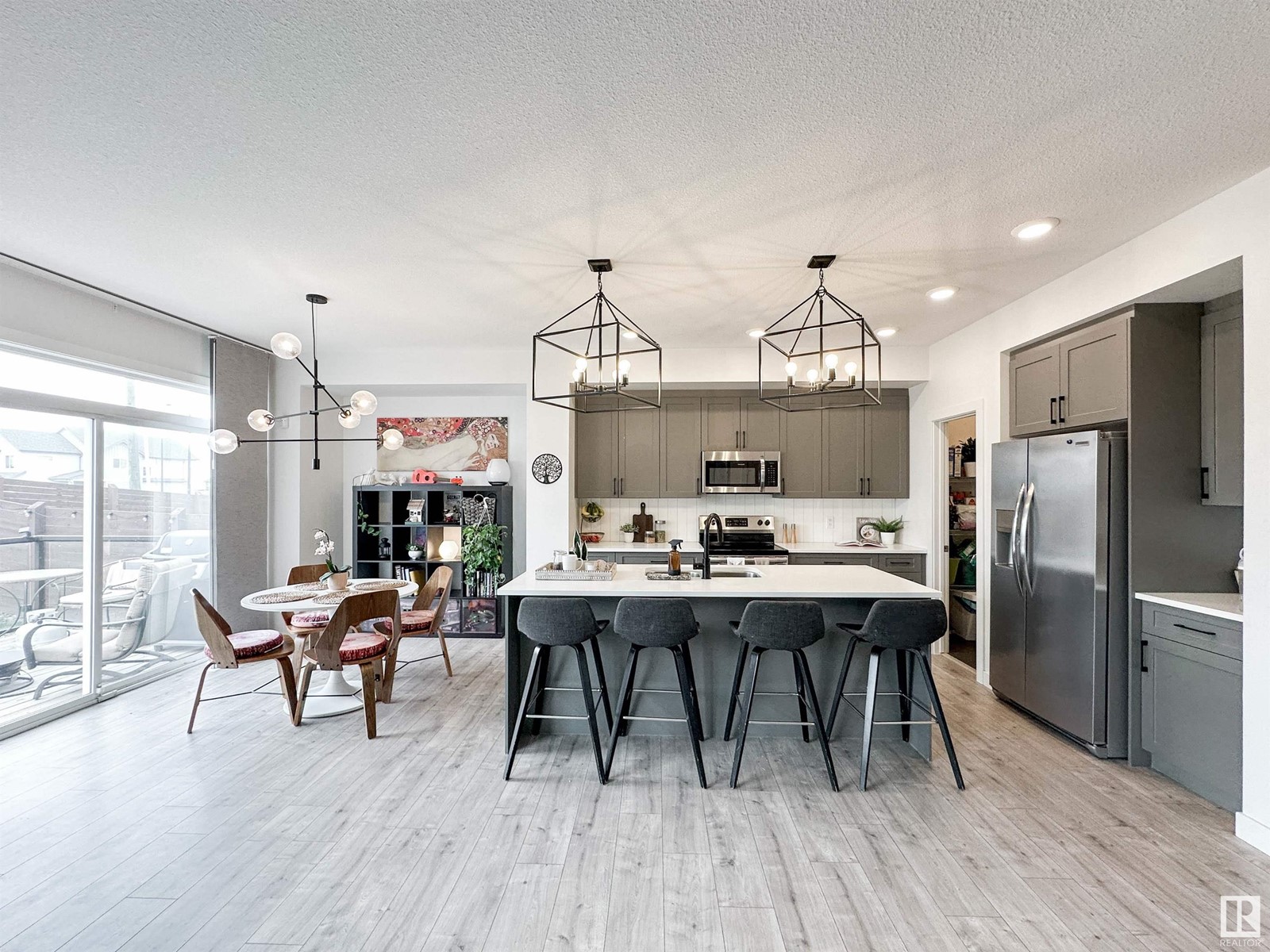 Property at 146 JOYAL WY image 3