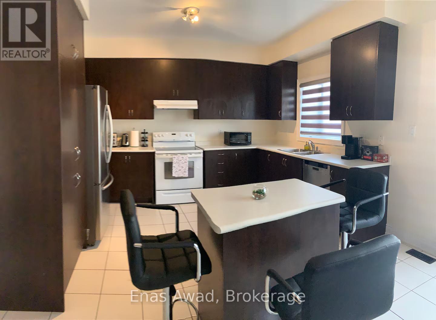 1345 Bardeau Street, Innisfil, Ontario  L0L 1W0 - Photo 3 - N12068031