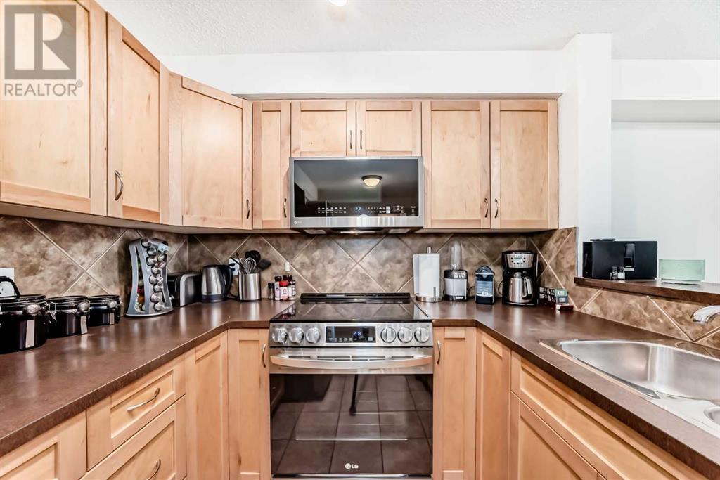Property at 1113, 70 Panamount Drive NW image 3