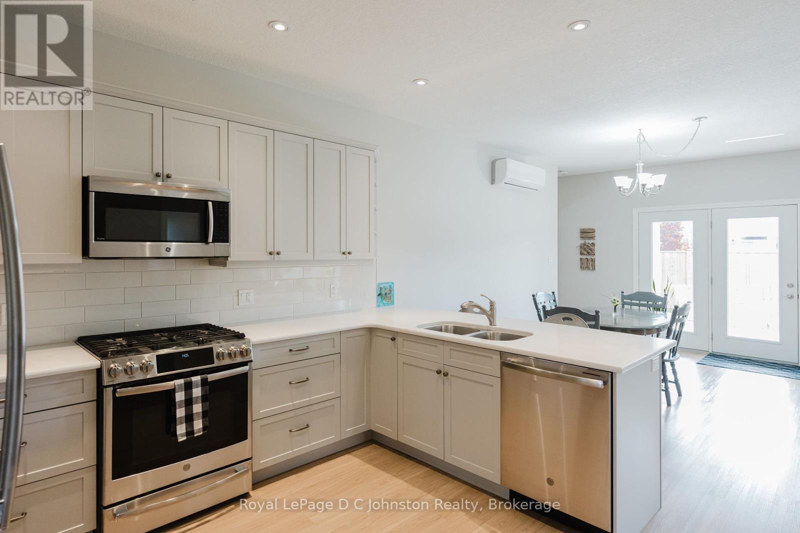 3 - 1050 Waterloo Street, Saugeen Shores, Ontario  N0H 2C6 - Photo 8 - X12091849