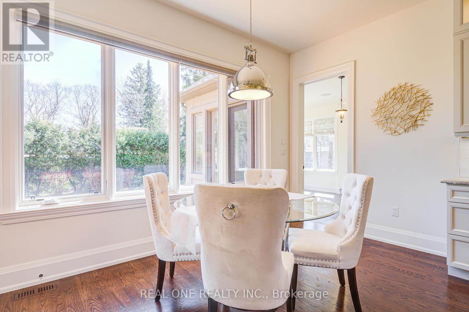 190 Maplewood Road, Mississauga (Mineola), Ontario  L5G 2M6 - Photo 17 - W12083900