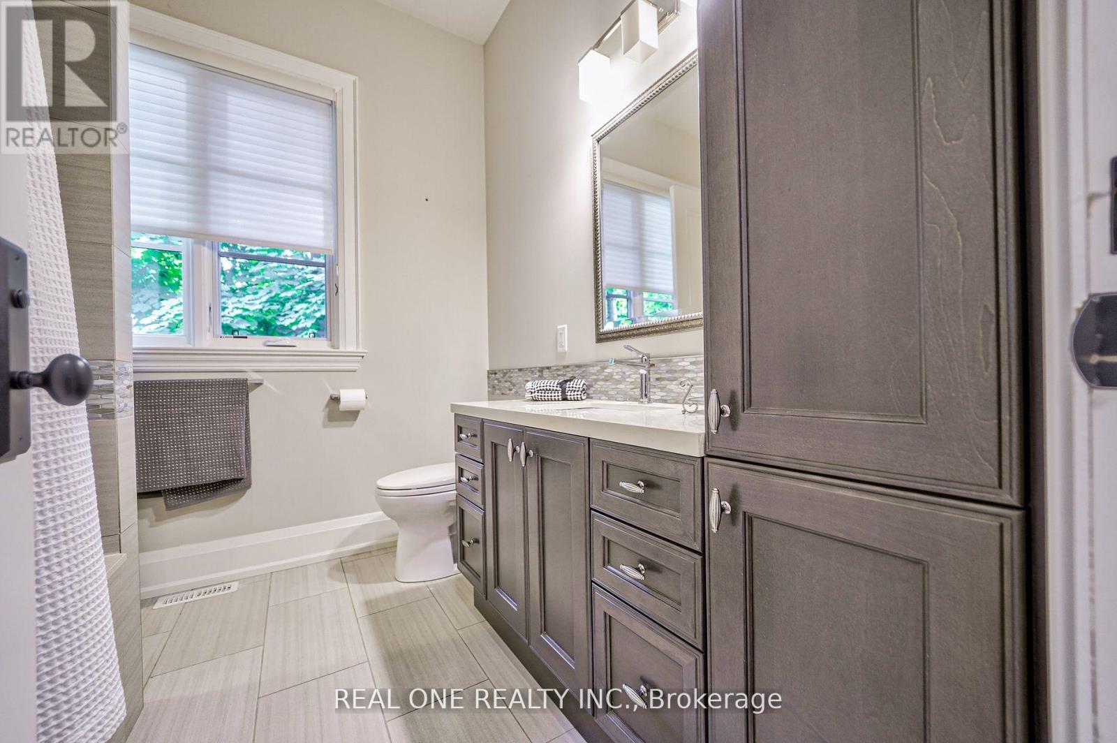 190 Maplewood Road, Mississauga (Mineola), Ontario  L5G 2M6 - Photo 25 - W12083900