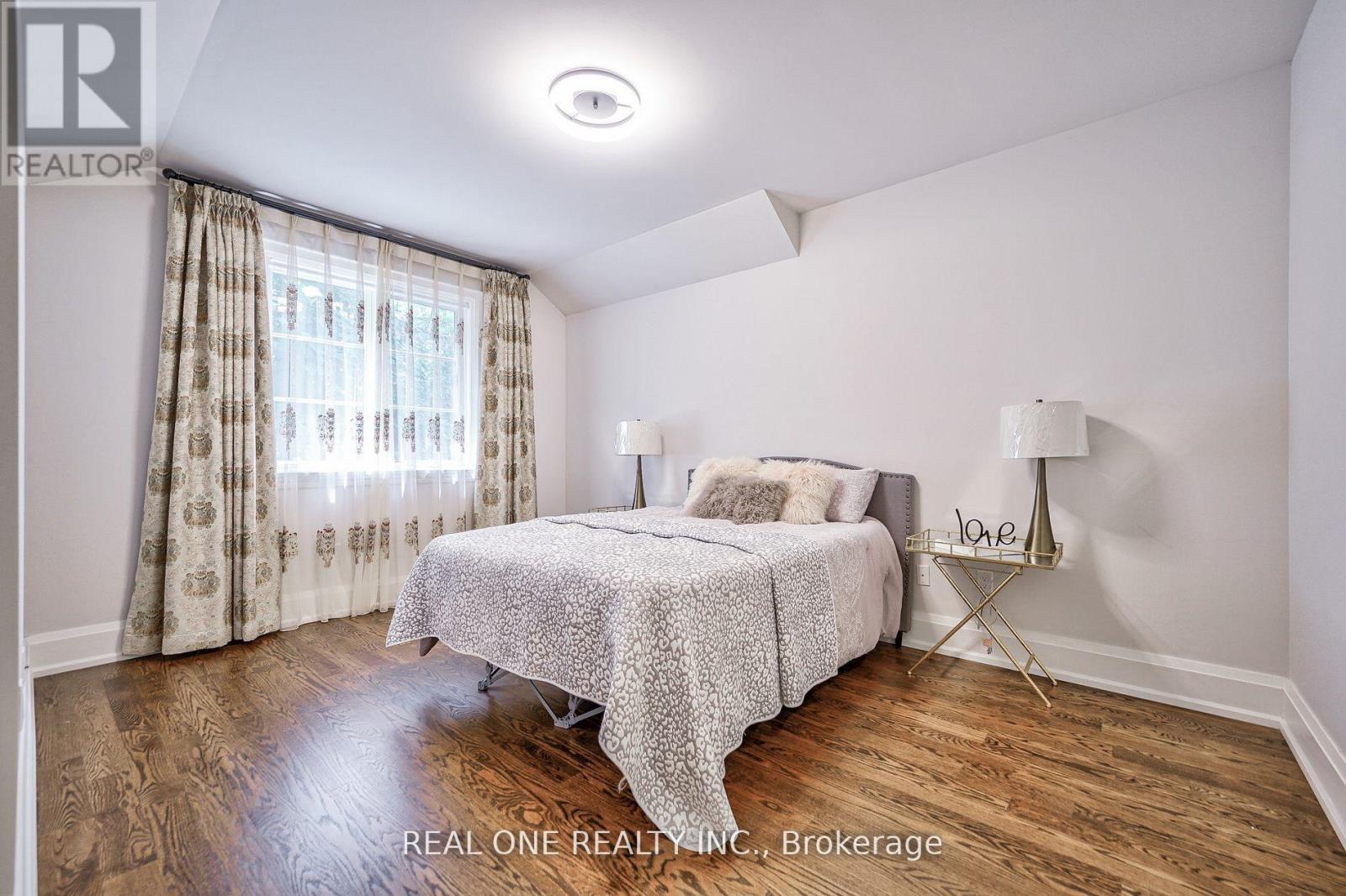 190 Maplewood Road, Mississauga (Mineola), Ontario  L5G 2M6 - Photo 33 - W12083900