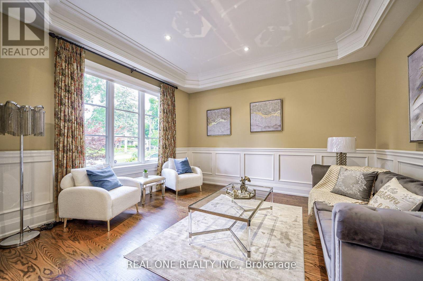 190 Maplewood Road, Mississauga (Mineola), Ontario  L5G 2M6 - Photo 6 - W12083900