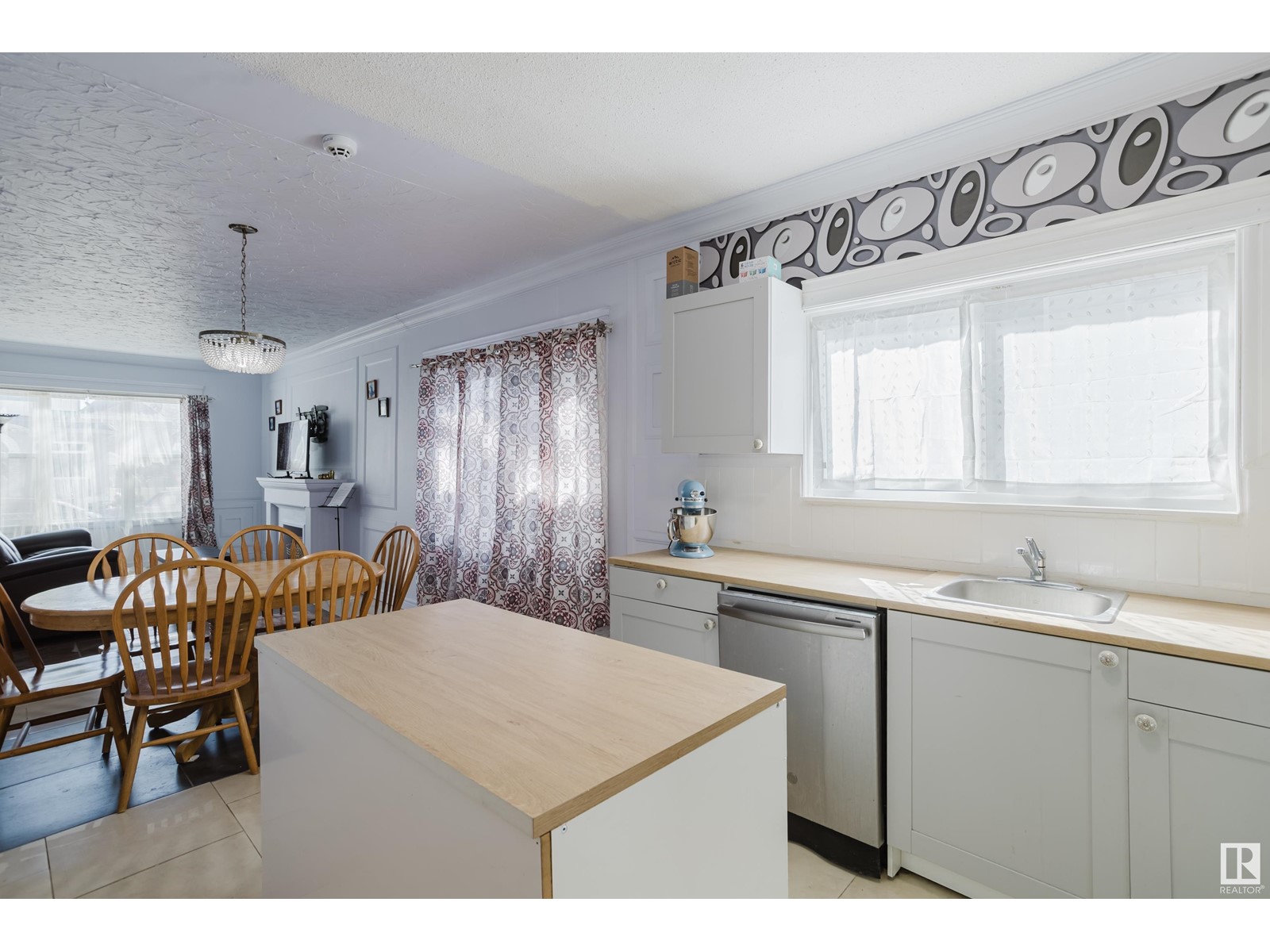 Property at 10746 93 ST NW image 1