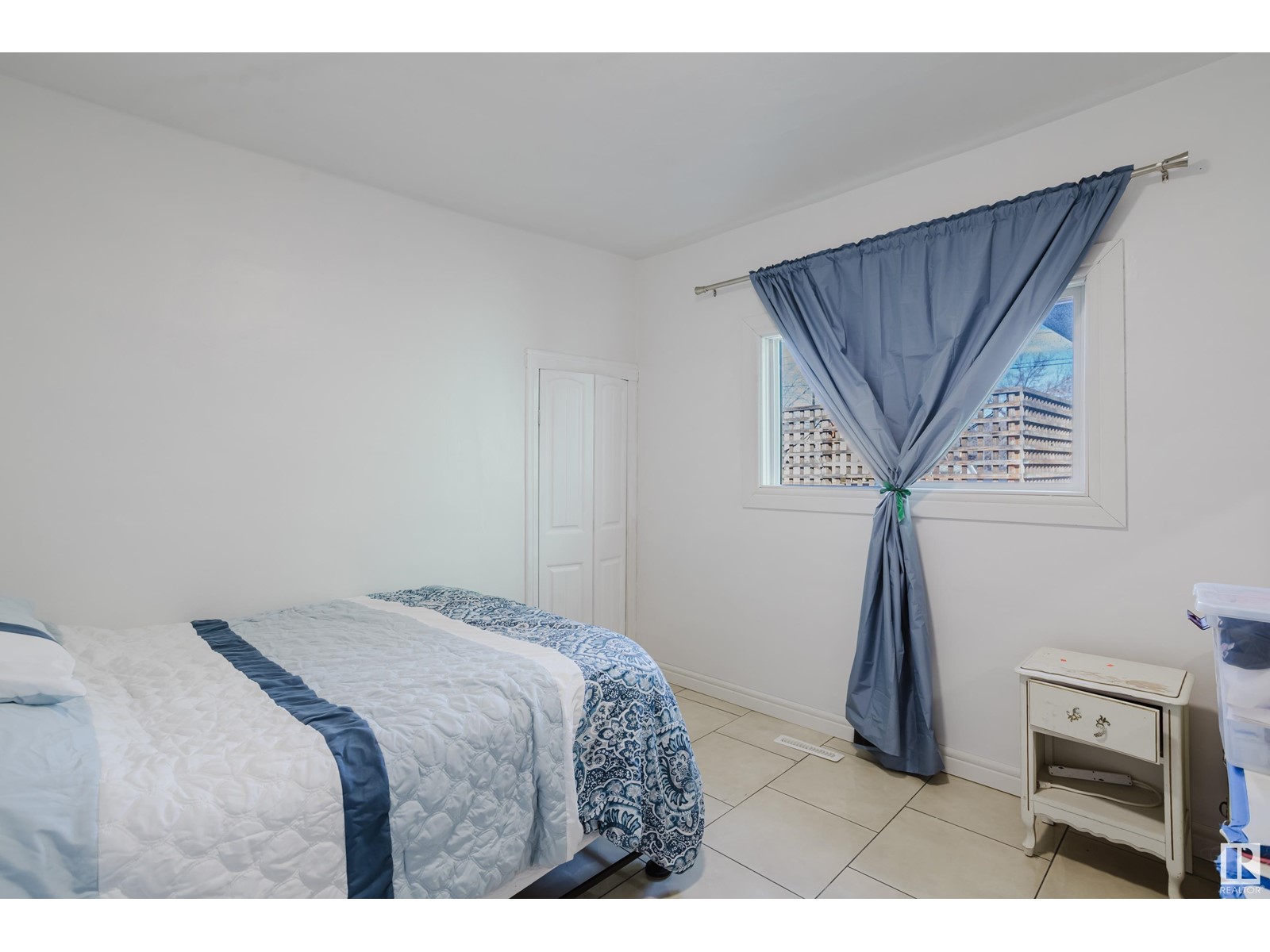 Property at 10746 93 ST NW image 3