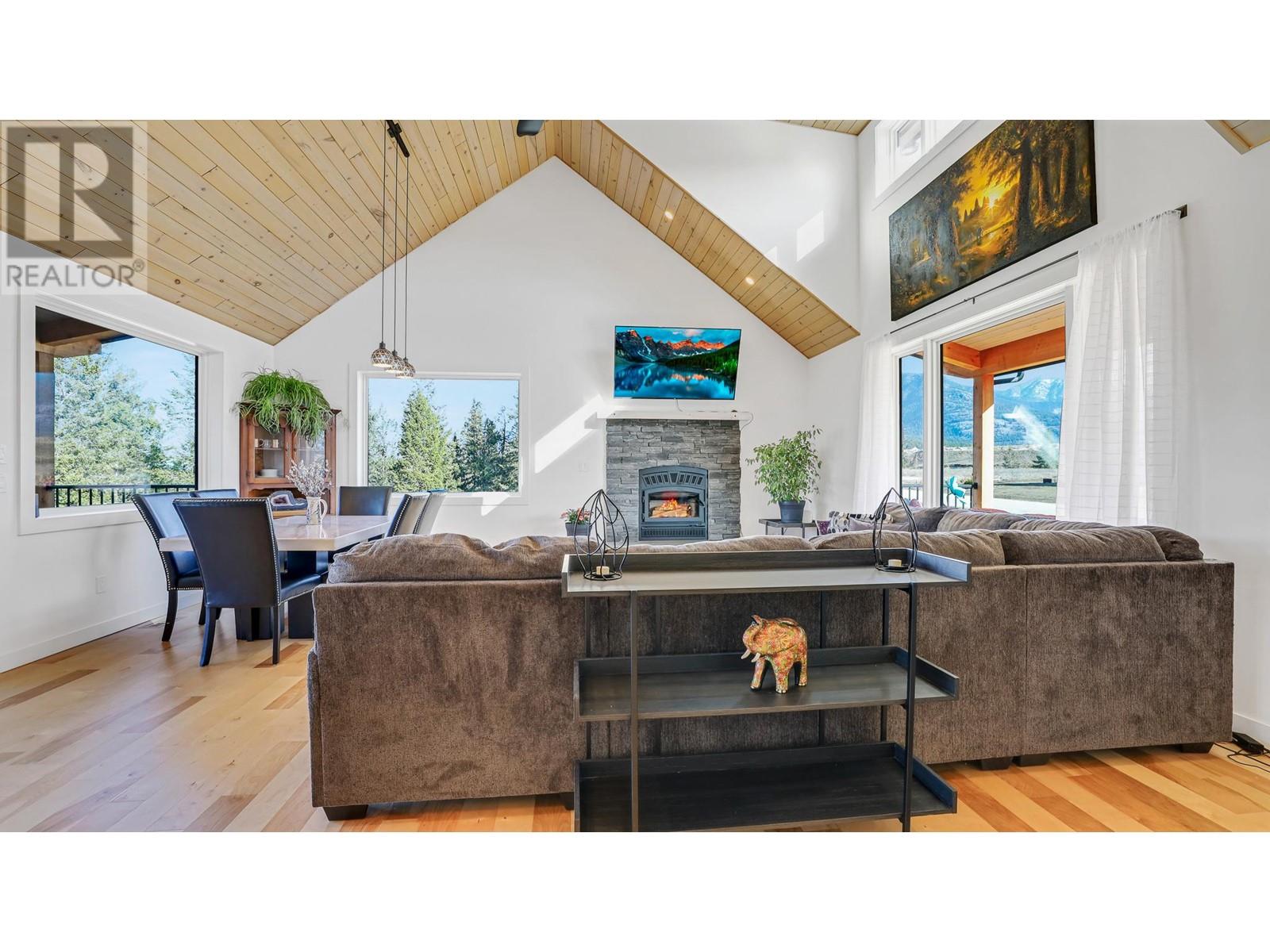 1795 Taynton Road, Windermere, British Columbia  V0B 2L0 - Photo 38 - 10344229