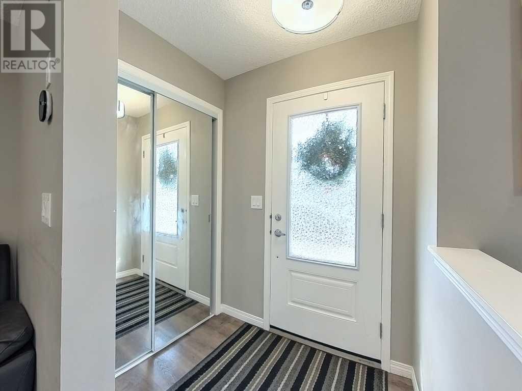 Property at 27 Yorkville Boulevard SW image 5