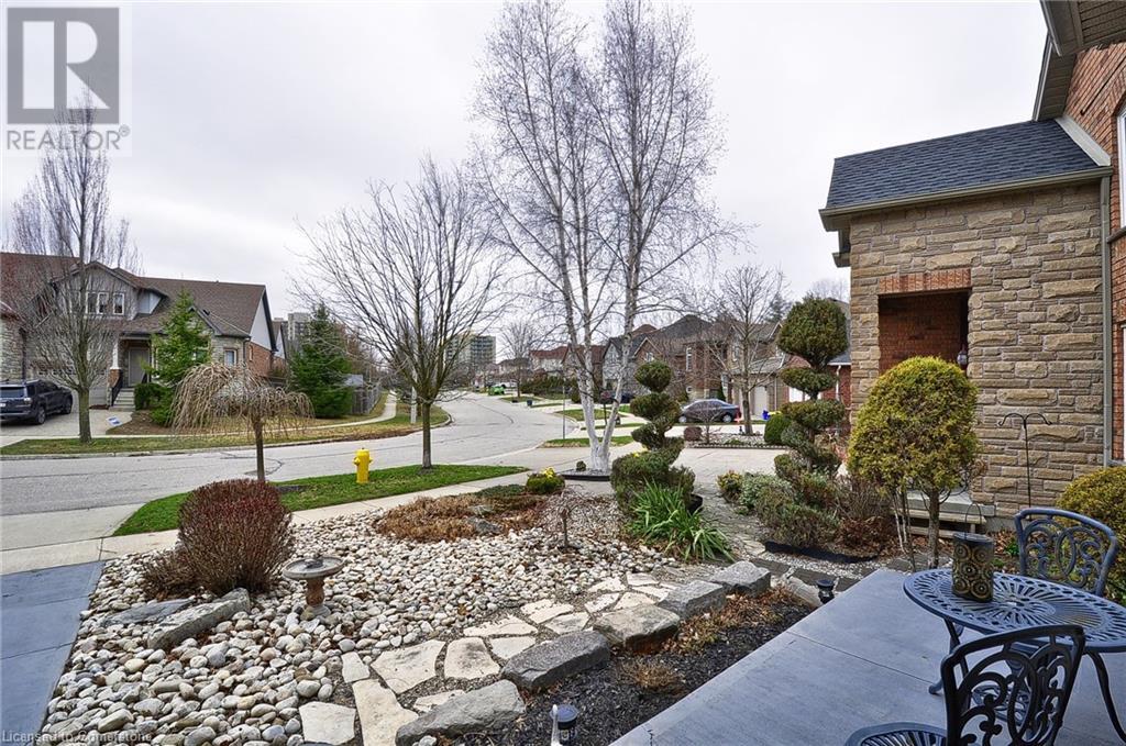 Property at 152 LENA Crescent image 2