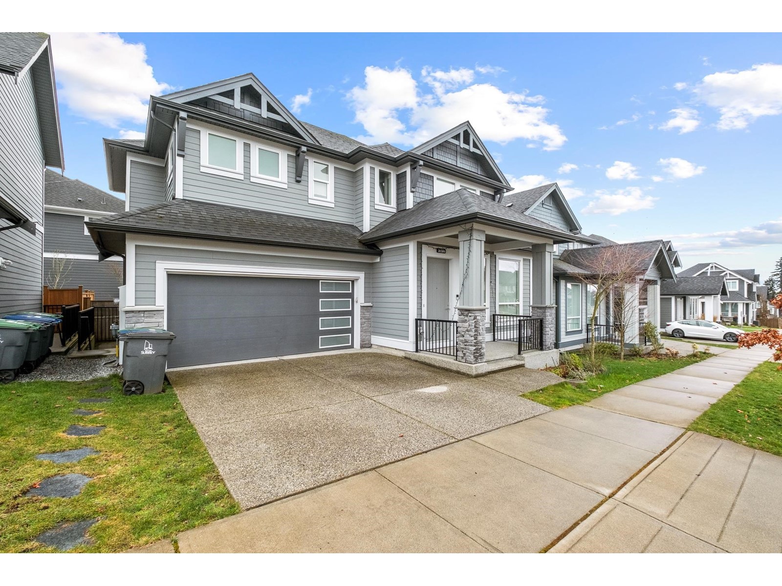 Property at 16586 21 AVENUE image 1