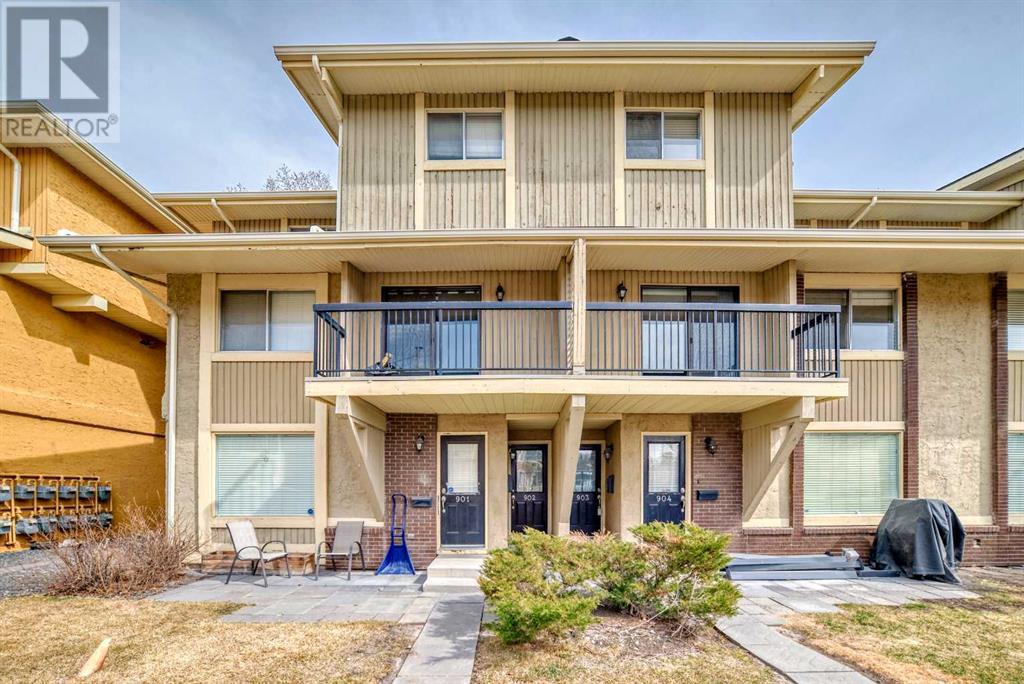 Property at 903, 2200 Woodview Drive SW image 3