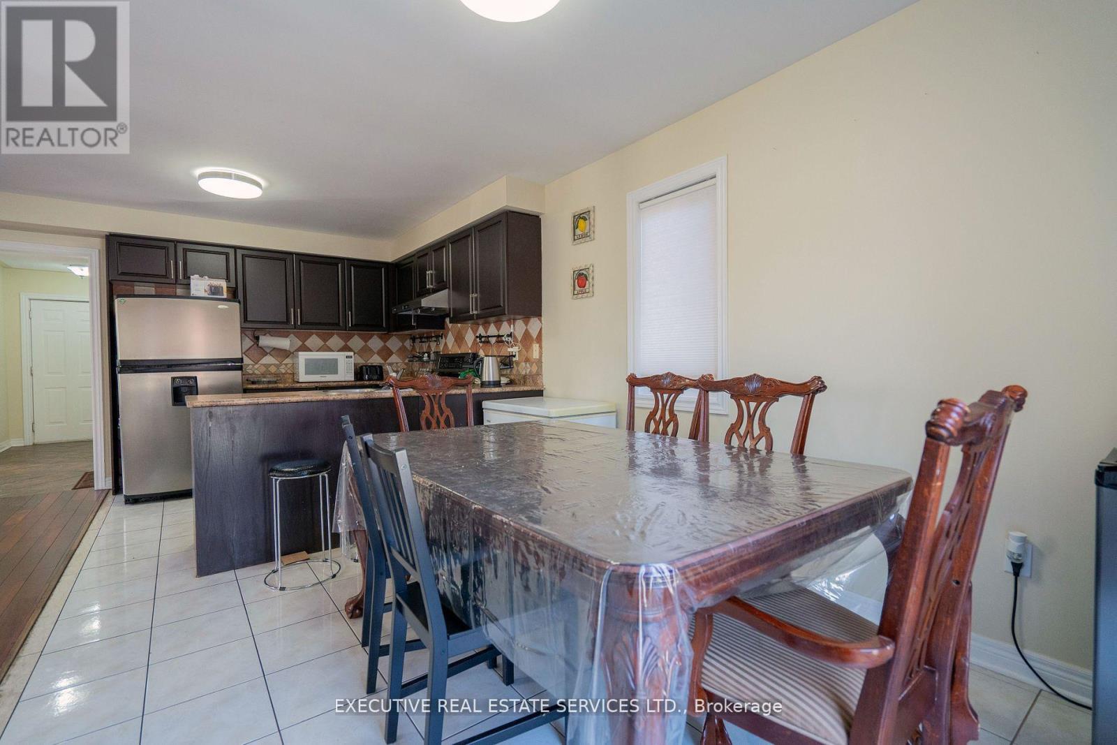 41 Fallstar Crescent, Brampton (Fletcher's Meadow), Ontario  L7A 2J6 - Photo 13 - W12091889