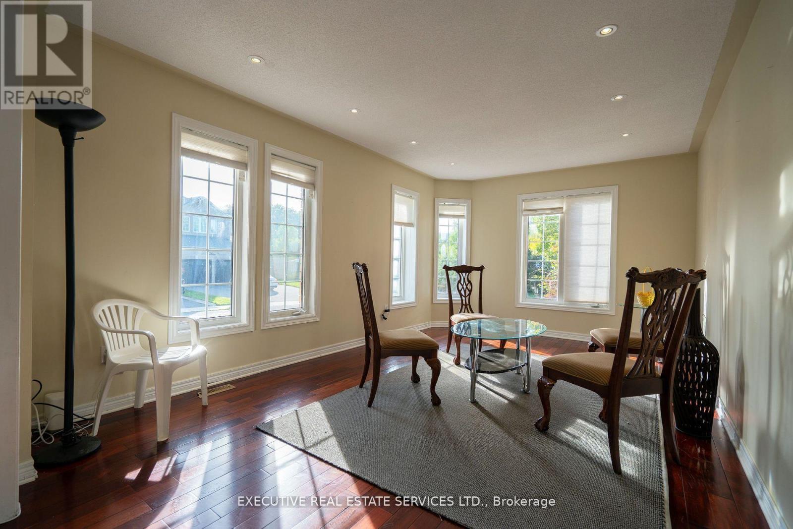 41 Fallstar Crescent, Brampton (Fletcher's Meadow), Ontario  L7A 2J6 - Photo 8 - W12091889