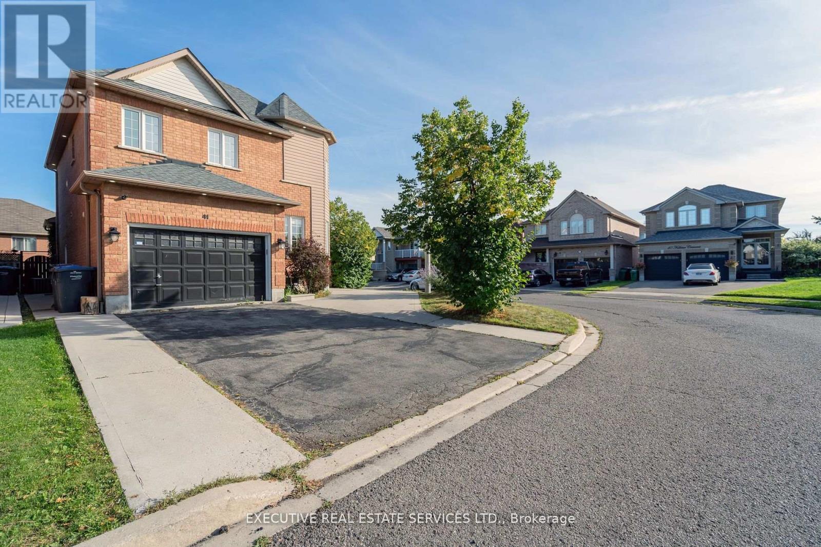 41 Fallstar Crescent, Brampton (Fletcher's Meadow), Ontario  L7A 2J6 - Photo 5 - W12091889
