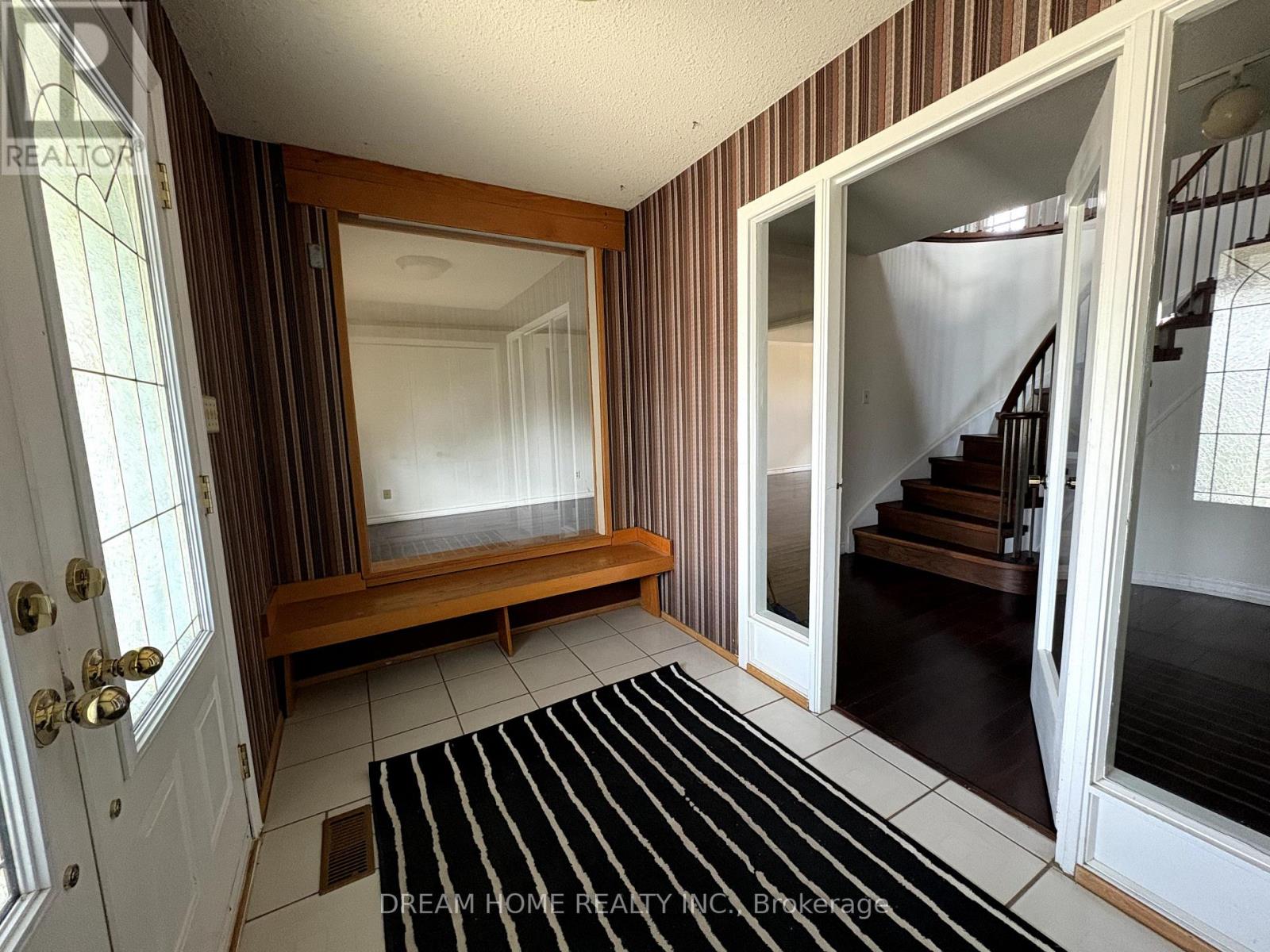Property at 21 CHIEFSWOOD SQUARE image 3
