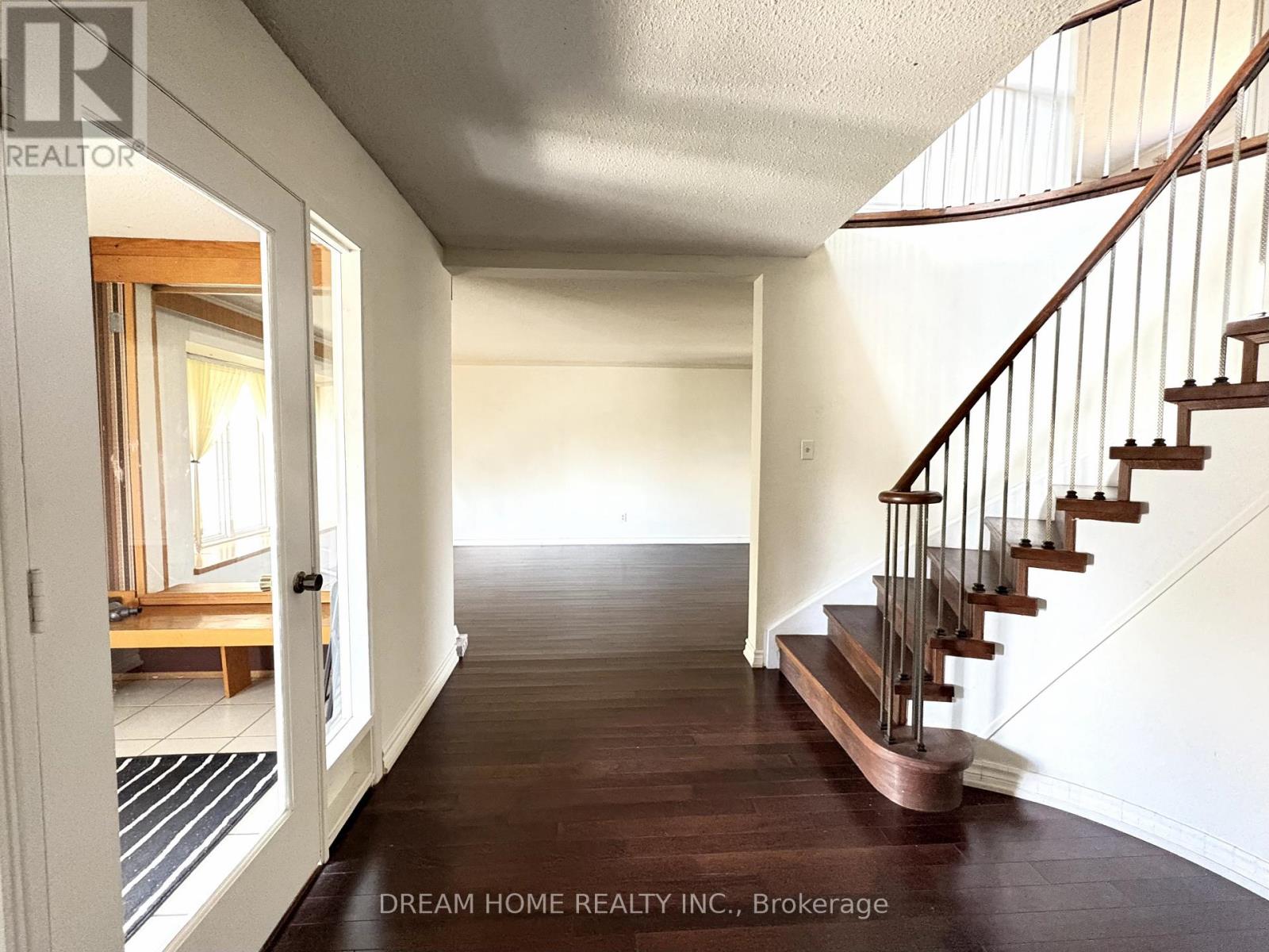 Property at 21 CHIEFSWOOD SQUARE image 5