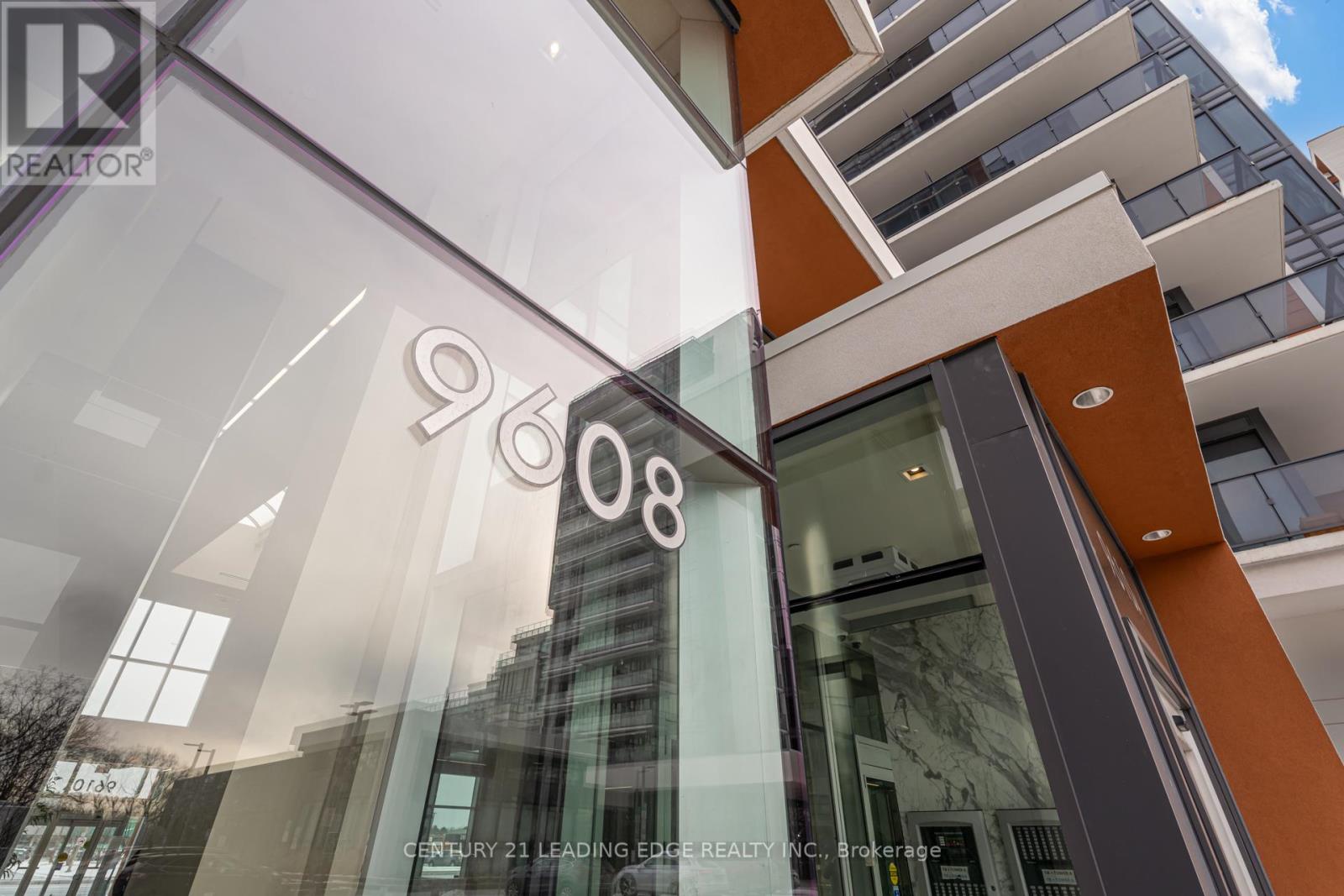 203 - 9608 Yonge Street, Richmond Hill, Ontario  L4C 0X4 - Photo 3 - N12091905