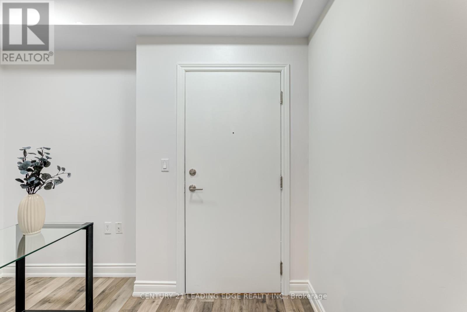 203 - 9608 Yonge Street, Richmond Hill, Ontario  L4C 0X4 - Photo 6 - N12091905