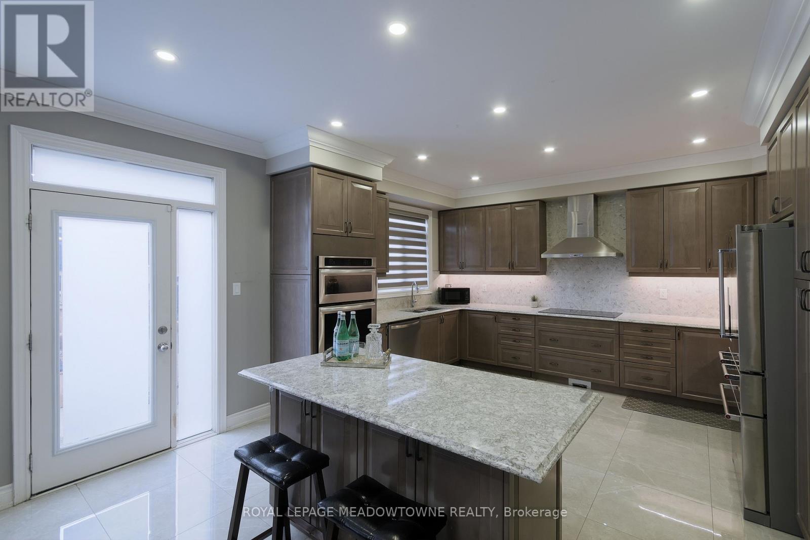 42 Ferdinand Drive, Brampton, Ontario  L6Y 2A5 - Photo 8 - W12091896