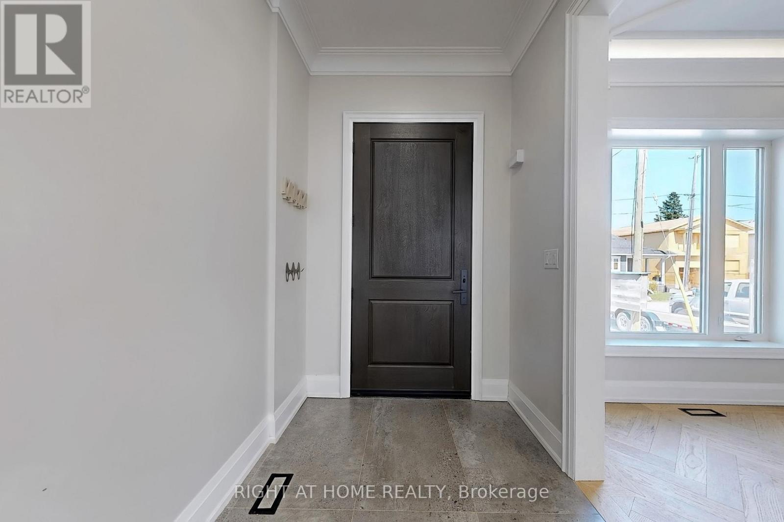 Property at 1104 EDGELEIGH AVENUE image 3